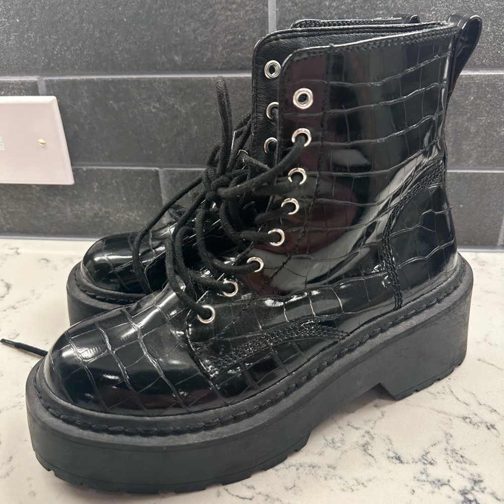 Steve Madden Slasher Platform Crocodile Combat Boots - Size 7